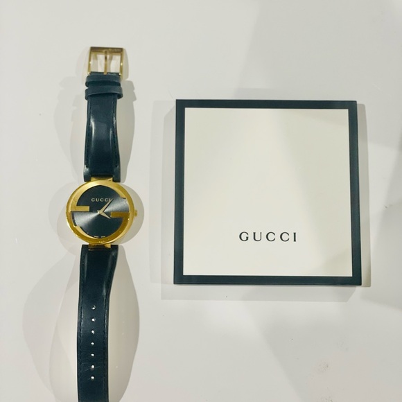 Gucci Interlocking Gold G Unisex Watch - Picture 4 of 6